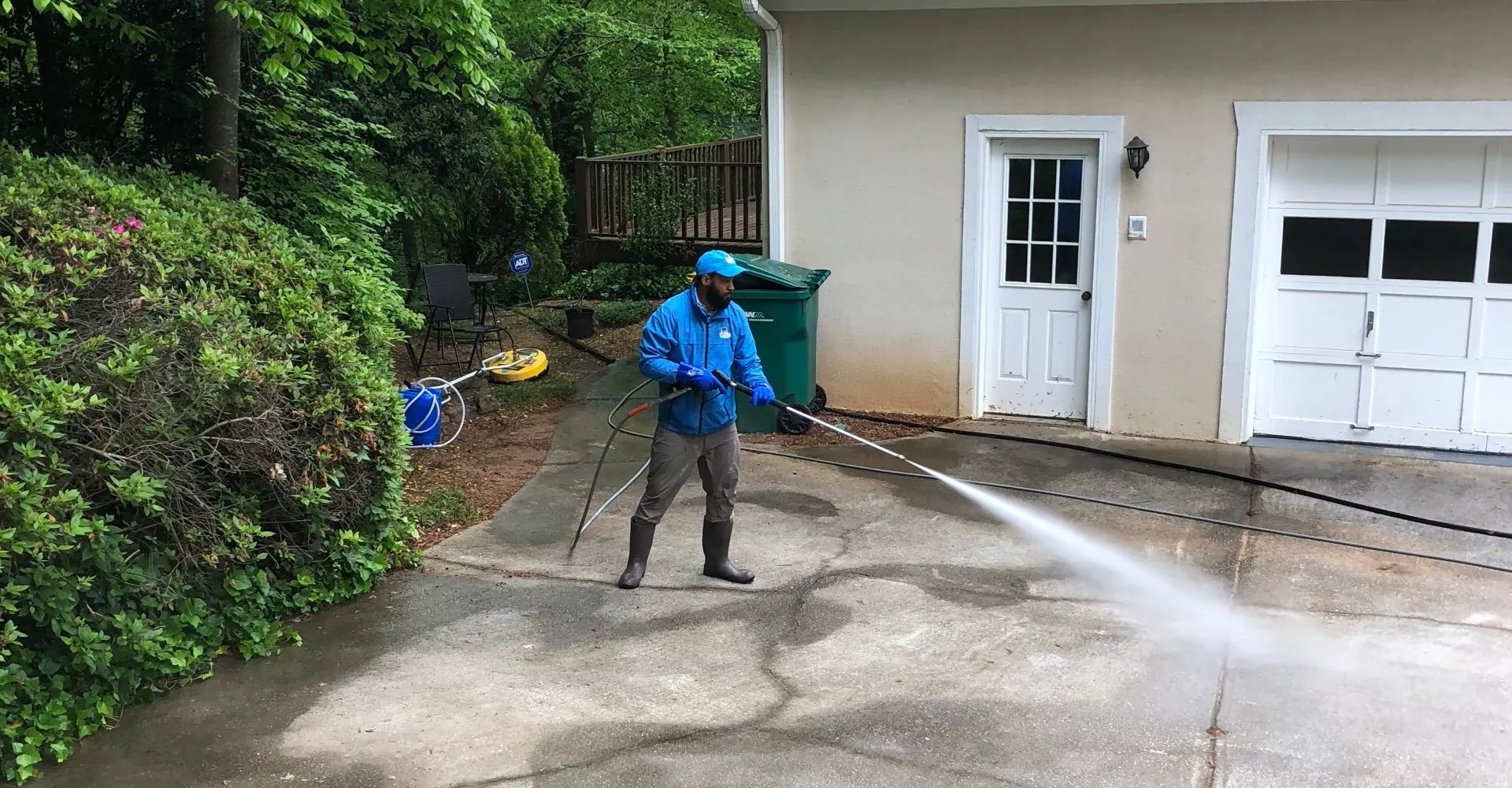 Suds And Hoses Pressure Washing